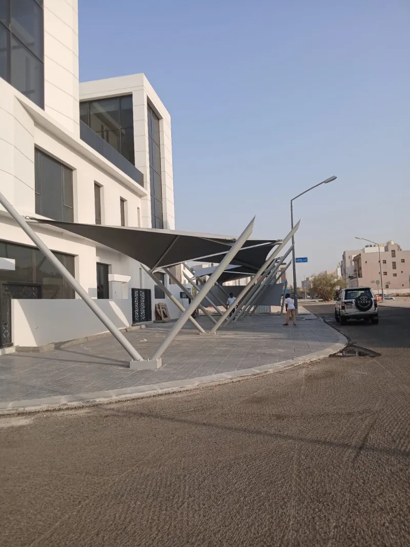 حداد مظلات الكويت - تركيب خام وسواتر خارجية بتصميم حديث من Kuwait Haddat